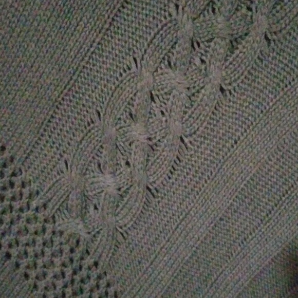 🌷Olive Green Wool Poncho - Picture 3 of 5